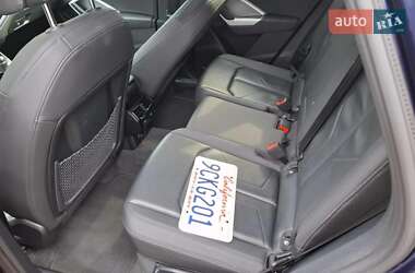 Позашляховик / Кросовер Audi Q3 2021 в 
