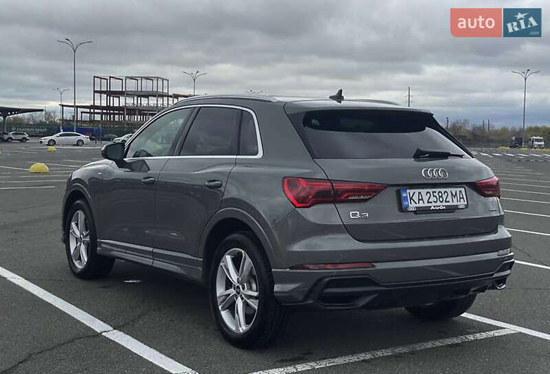 Внедорожник / Кроссовер Audi Q3 2021 в Львове