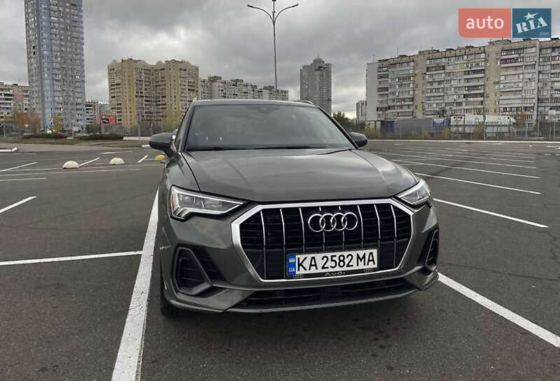 Внедорожник / Кроссовер Audi Q3 2021 в Львове
