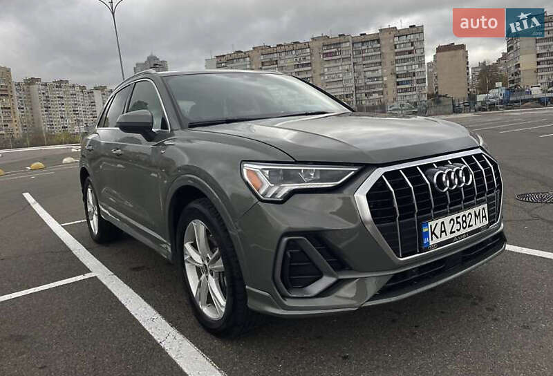 Внедорожник / Кроссовер Audi Q3 2021 в Львове