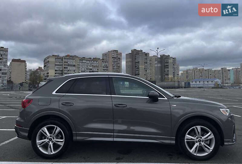 Внедорожник / Кроссовер Audi Q3 2021 в Львове