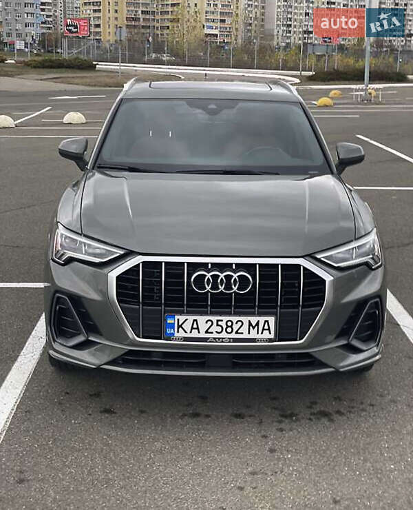 Внедорожник / Кроссовер Audi Q3 2021 в Львове