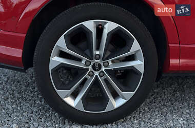 Позашляховик / Кросовер Audi Q3 2021 в 