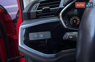 Позашляховик / Кросовер Audi Q3 2021 в 