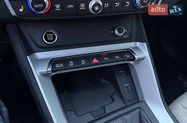 Позашляховик / Кросовер Audi Q3 2021 в 