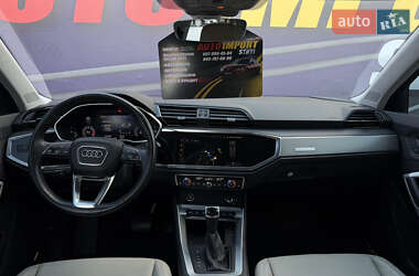 Позашляховик / Кросовер Audi Q3 2021 в 