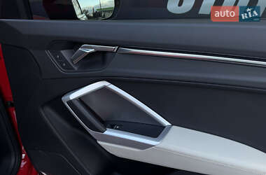 Позашляховик / Кросовер Audi Q3 2021 в 