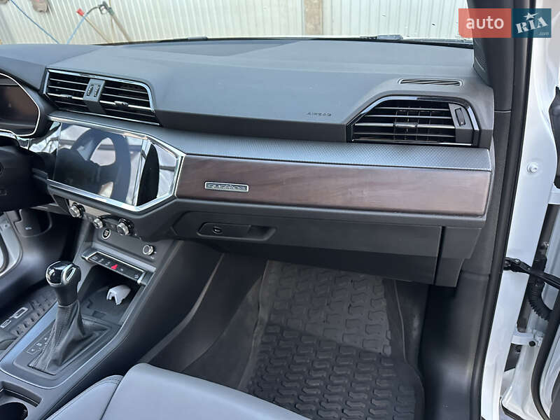 Позашляховик / Кросовер Audi Q3 2024 в Києві