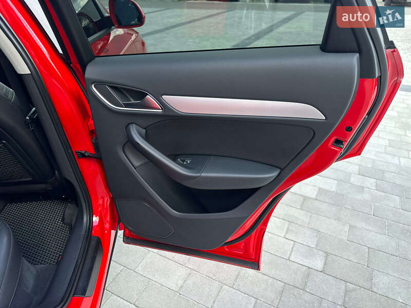 Внедорожник / Кроссовер Audi Q3 2017 в Ивано-Франковске