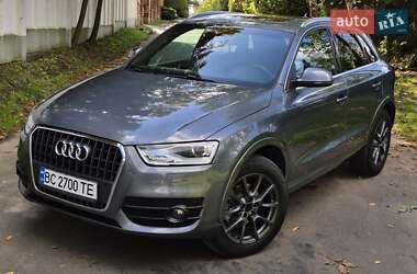Позашляховик / Кросовер Audi Q3 2015 в 