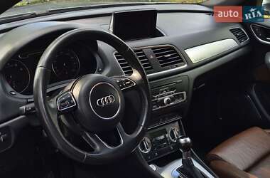 Позашляховик / Кросовер Audi Q3 2015 в 