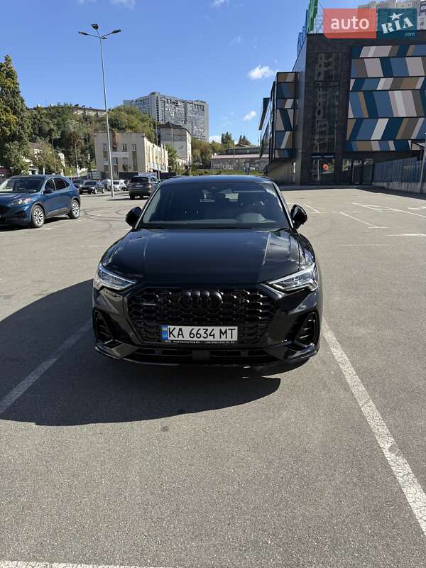 Позашляховик / Кросовер Audi Q3 2024 в 