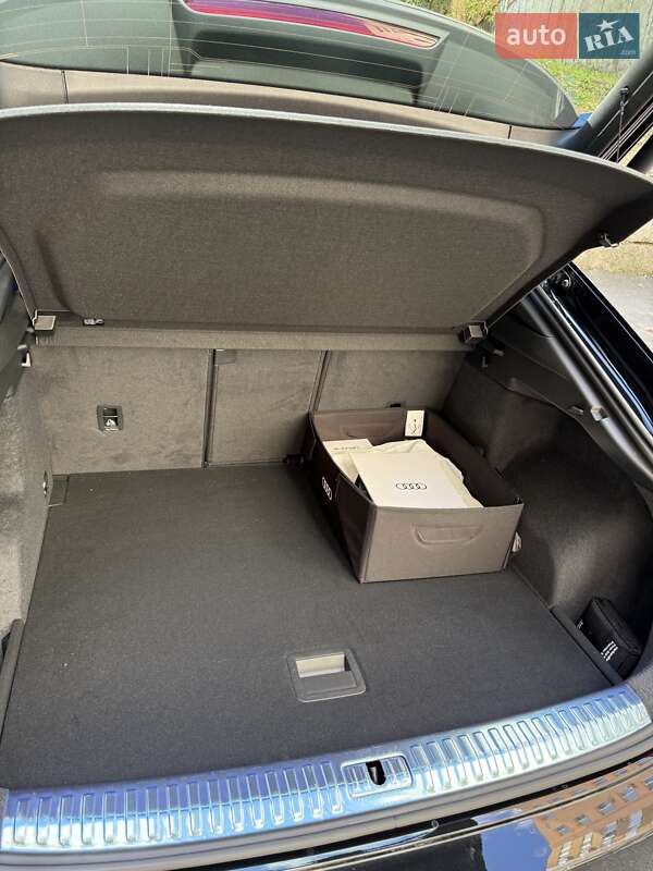 Внедорожник / Кроссовер Audi Q3 2024 в Киеве