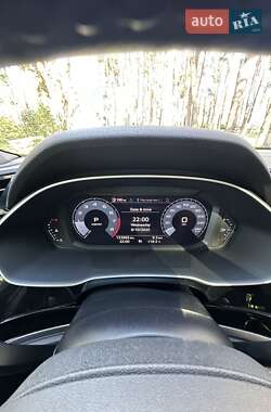 Позашляховик / Кросовер Audi Q3 2019 в 