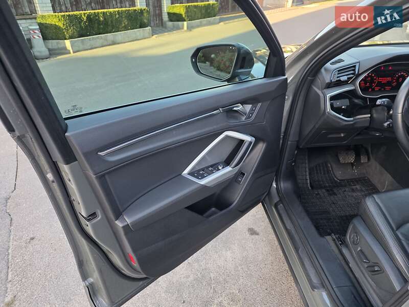 Внедорожник / Кроссовер Audi Q3 2021 в Киеве