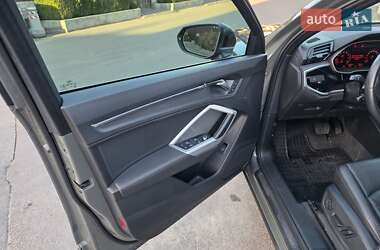 Позашляховик / Кросовер Audi Q3 2021 в 