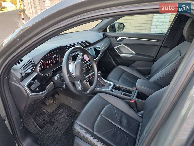 Внедорожник / Кроссовер Audi Q3 2021 в Киеве