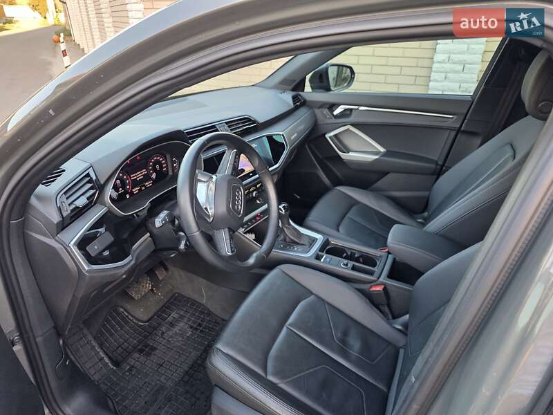Внедорожник / Кроссовер Audi Q3 2021 в Киеве