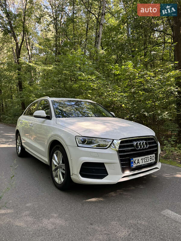 Позашляховик / Кросовер Audi Q3 2016 в 