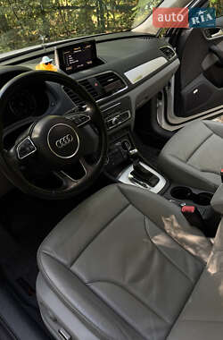Позашляховик / Кросовер Audi Q3 2016 в 