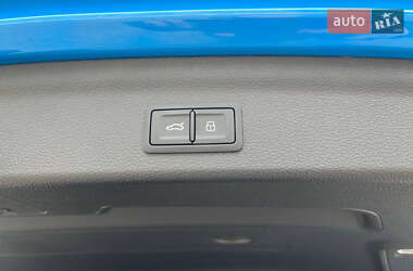 Внедорожник / Кроссовер Audi Q3 2020 в 