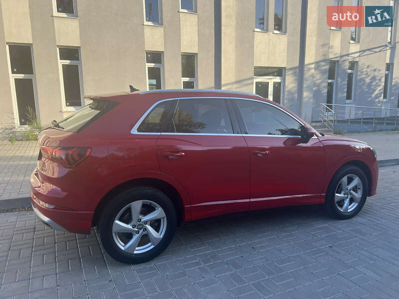 Внедорожник / Кроссовер Audi Q3 2019 в Сумах