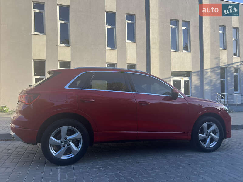 Внедорожник / Кроссовер Audi Q3 2019 в Сумах