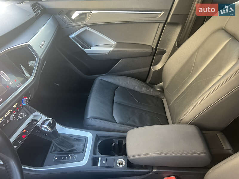 Внедорожник / Кроссовер Audi Q3 2019 в Сумах