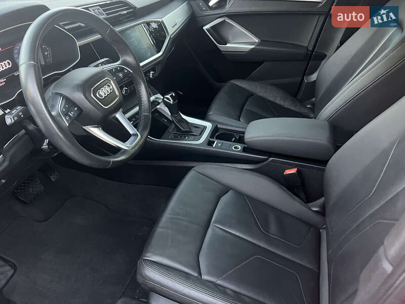 Внедорожник / Кроссовер Audi Q3 2019 в Сумах