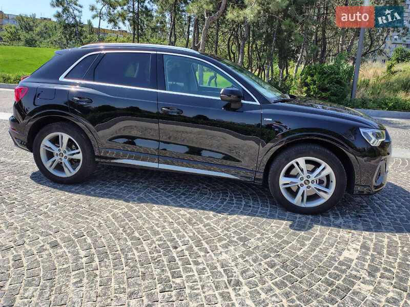 Внедорожник / Кроссовер Audi Q3 2021 в Днепре
