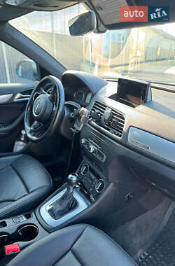 Внедорожник / Кроссовер Audi Q3 2015 в 