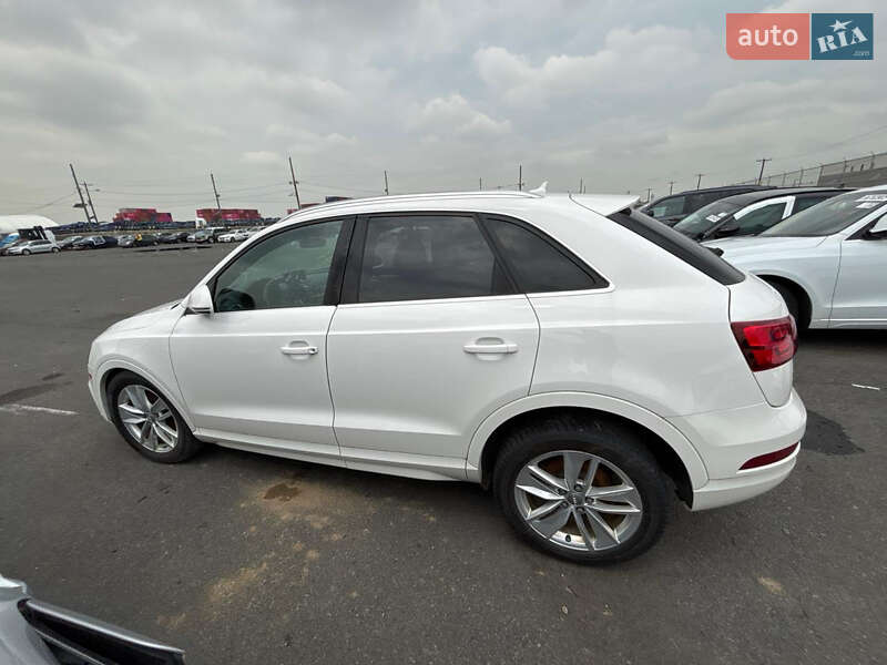 Позашляховик / Кросовер Audi Q3 2016 в Києві