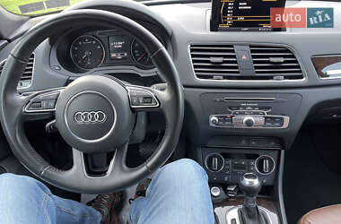 Позашляховик / Кросовер Audi Q3 2016 в 