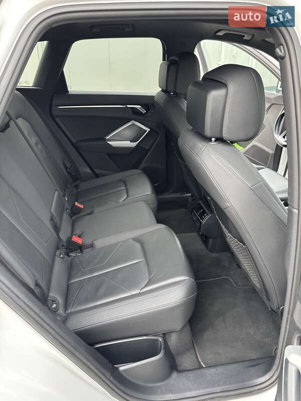 Внедорожник / Кроссовер Audi Q3 2020 в Каменец-Подольском