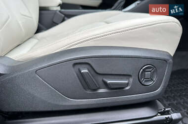 Внедорожник / Кроссовер Audi Q3 2023 в 