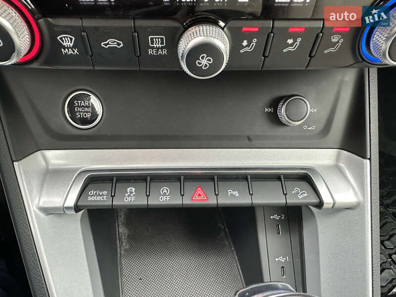 Позашляховик / Кросовер Audi Q3 2023 в Києві