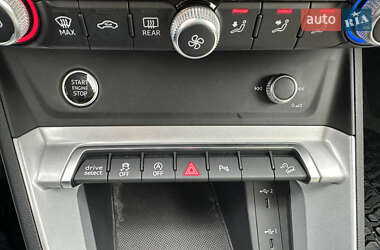 Внедорожник / Кроссовер Audi Q3 2023 в 