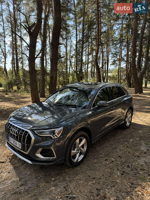 Внедорожник / Кроссовер Audi Q3 2019 в Киеве