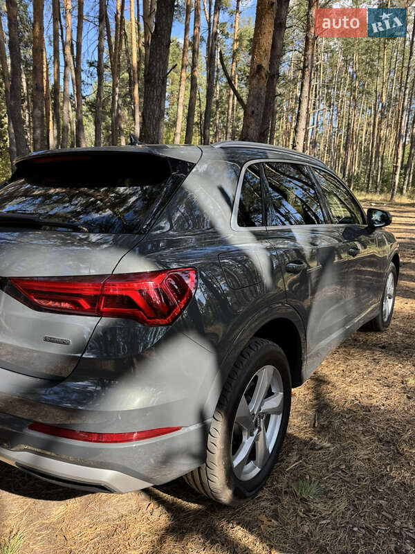 Внедорожник / Кроссовер Audi Q3 2019 в Киеве