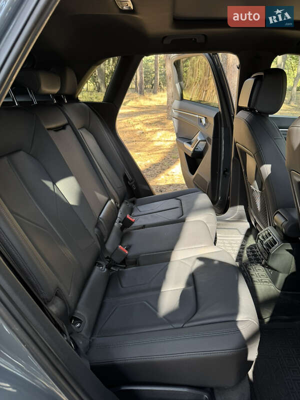Внедорожник / Кроссовер Audi Q3 2019 в Киеве