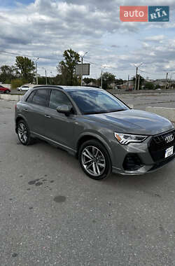 Внедорожник / Кроссовер Audi Q3 2021 в 