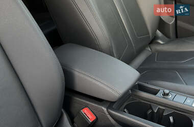 Внедорожник / Кроссовер Audi Q3 2020 в 