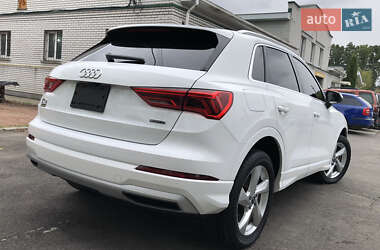 Позашляховик / Кросовер Audi Q3 2021 в 