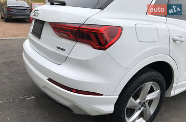 Позашляховик / Кросовер Audi Q3 2021 в 