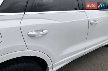 Позашляховик / Кросовер Audi Q3 2021 в 