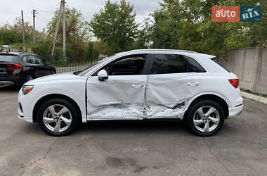 Позашляховик / Кросовер Audi Q3 2021 в 