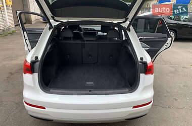 Позашляховик / Кросовер Audi Q3 2021 в 