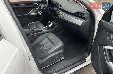 Позашляховик / Кросовер Audi Q3 2021 в 