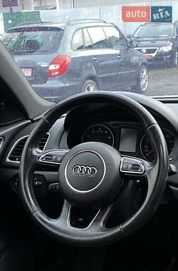 Позашляховик / Кросовер Audi Q3 2017 в 