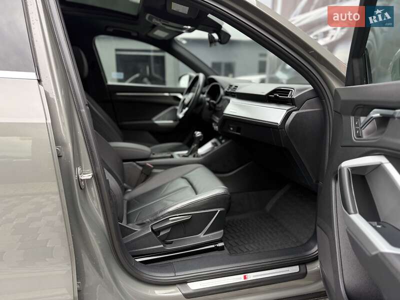 Позашляховик / Кросовер Audi Q3 2020 в Львові